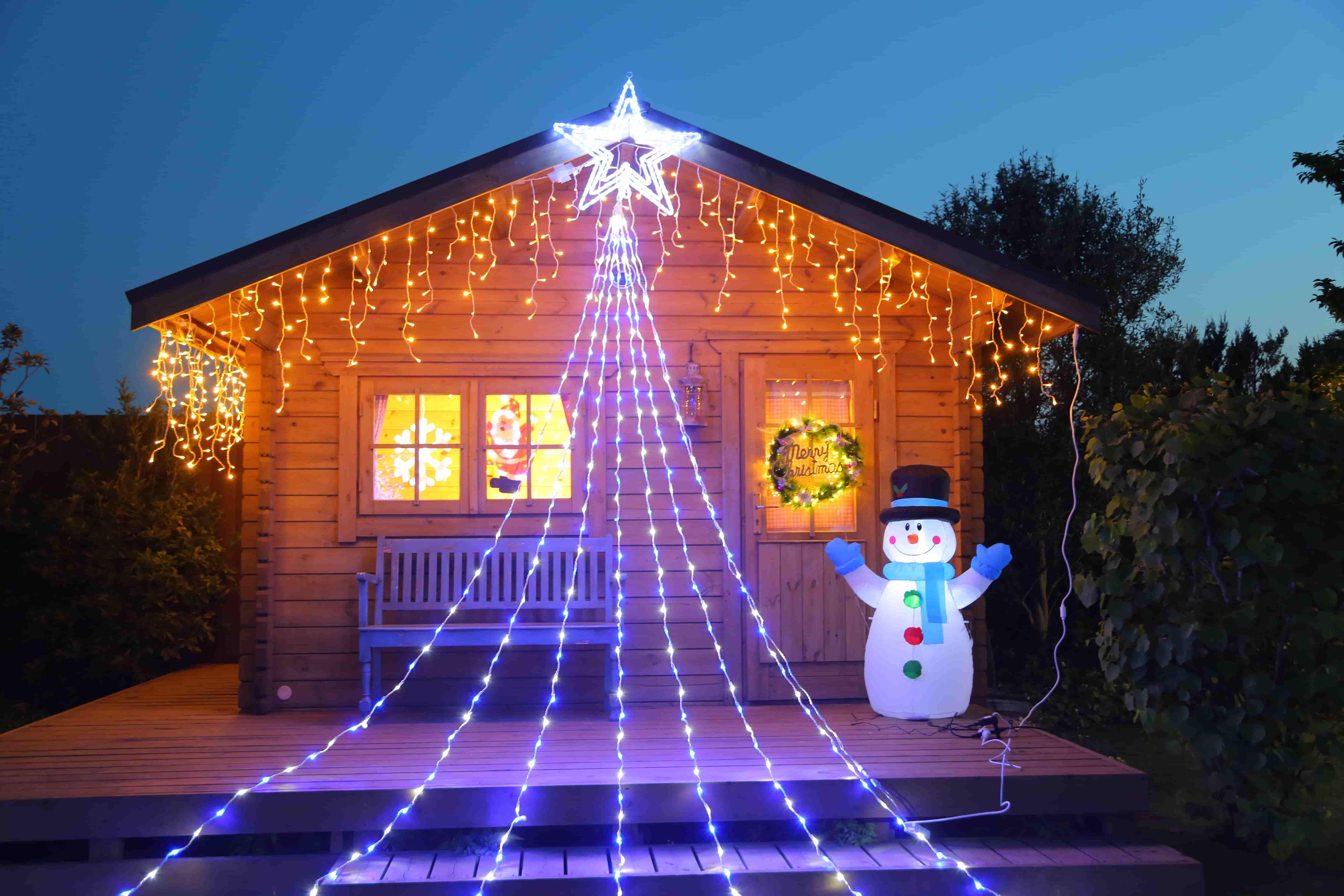 木製小屋の入り口装飾